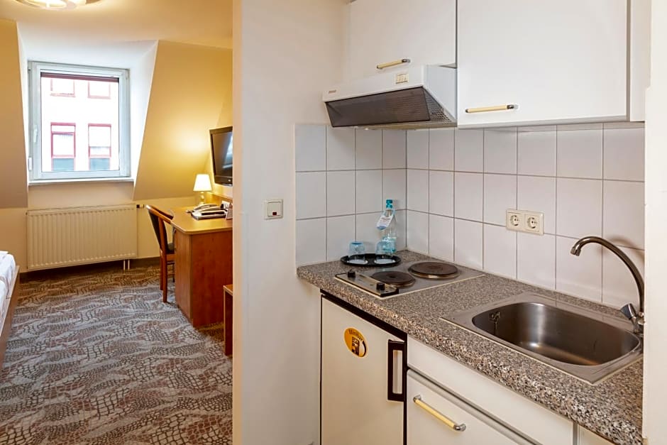 Maximilian Hotel & Apartments Weil am Rhein / Basel