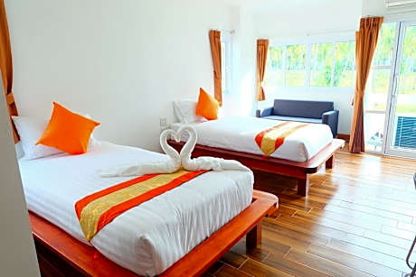 Standard Twin Room with Garden View