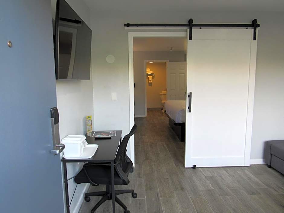Capri Suites Anaheim