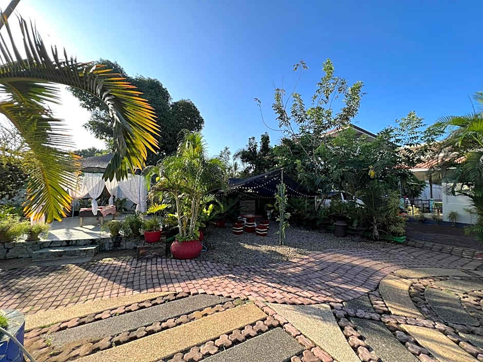 Ice Bear Bar & Tourist Inn