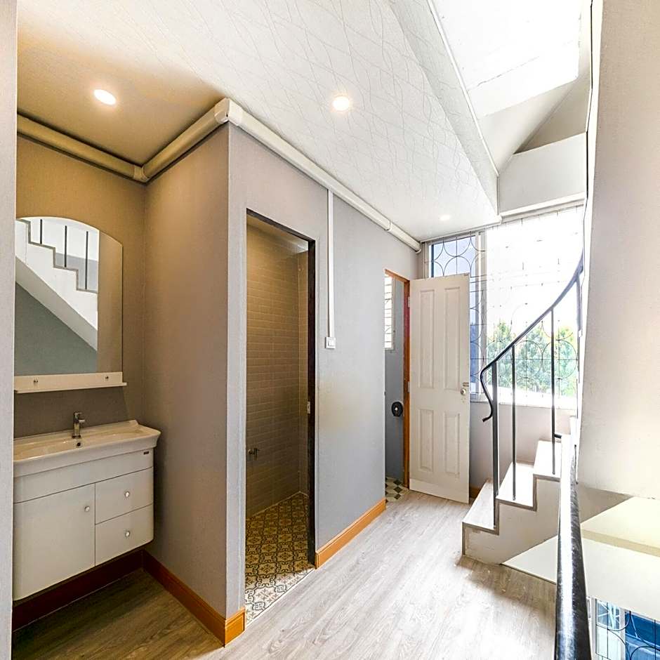 Bossa House Hostel & Cafe