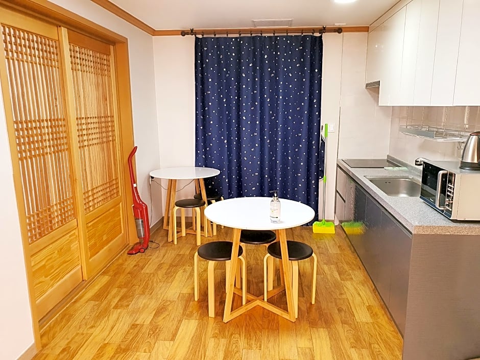 Hwangridangil Adamjeong Hanok Stay