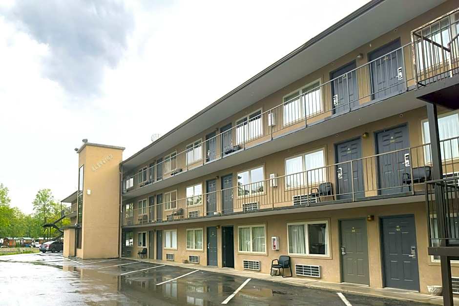 Tennessee Mountain Lodge Riverside by OYO