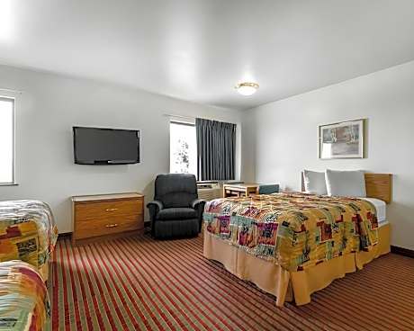 3 Double Beds, Nonsmoking