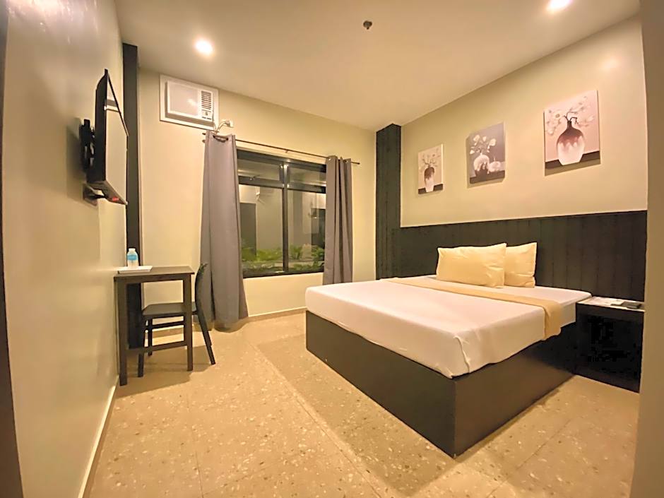 Photo 1 of 6 of Standard 1 Queen Bed