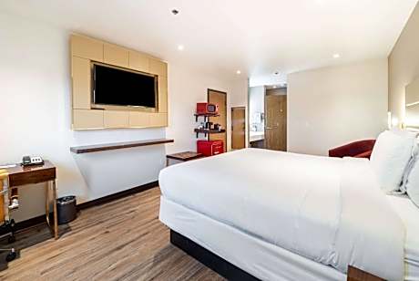 King Suite with Hot Tub - Non-Smoking