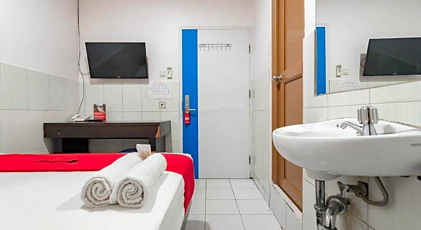 RedDoorz @ Komplek Pontianak Mall