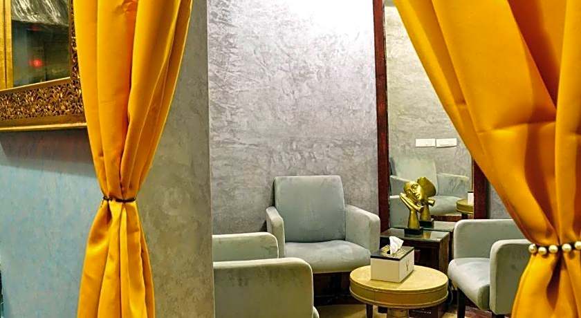 La Renaissance Hotel