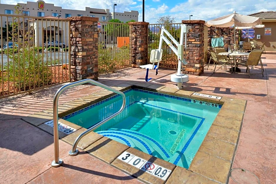 Holiday Inn Express & Suites Page Lake Powell Area By IHG