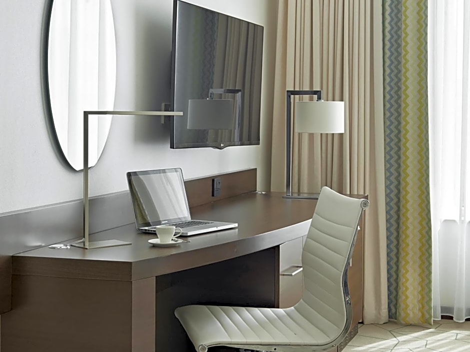 Hyatt Place Dubai Baniyas Square