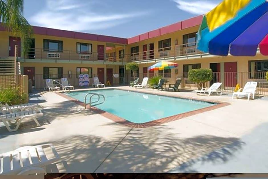 Red Roof Inn Bakersfield