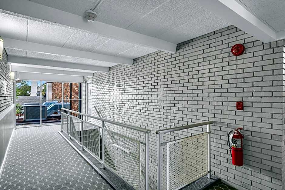 Eastland Suites Hotel & Conference Center By OYO Urbana