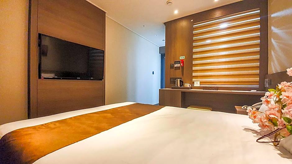 Grand Millions Hotel