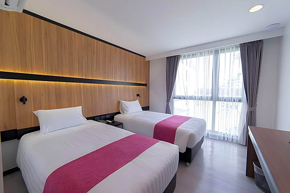 Gate43 Airport Hotel