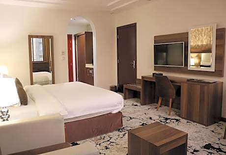 Deluxe Room King Bed