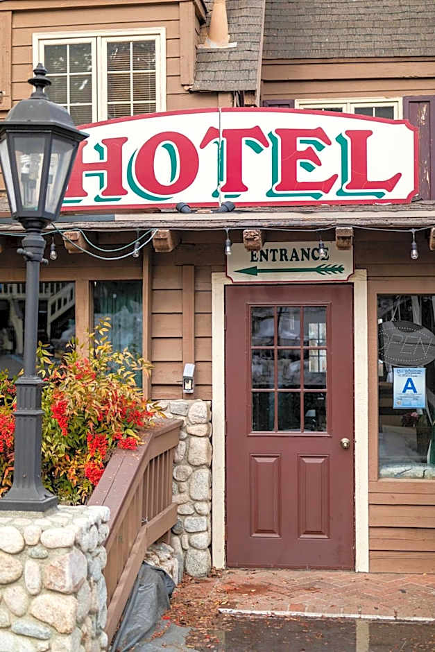 Saddleback Inn at Lake Arrowhead