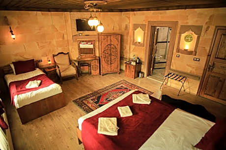 Deluxe Twin Room with Balcony