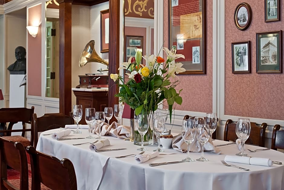 Grand Hotel