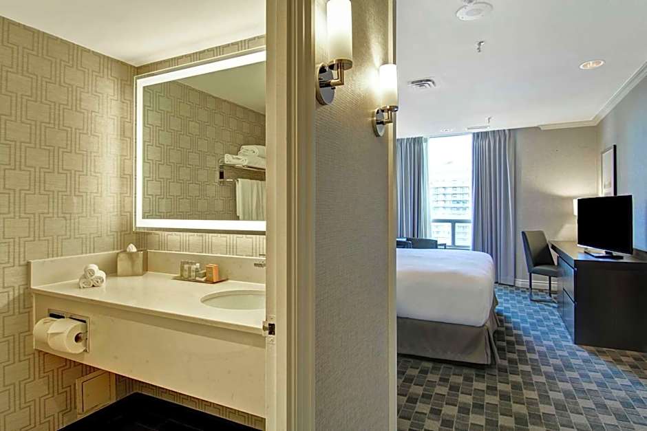 DoubleTree by Hilton Toronto Downtown