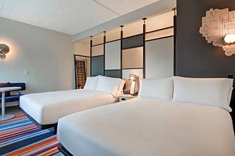 Queen Room with Two Queen Beds and Adapted Tub - Mobility Accessible