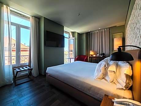 Double or Twin Deluxe Room with River or Castle View