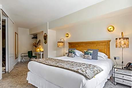 Junior Suite (2 Adults)