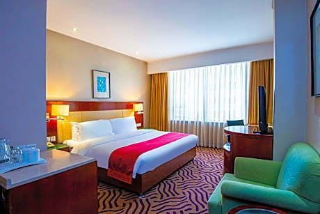 Holiday Inn Deluxe Room