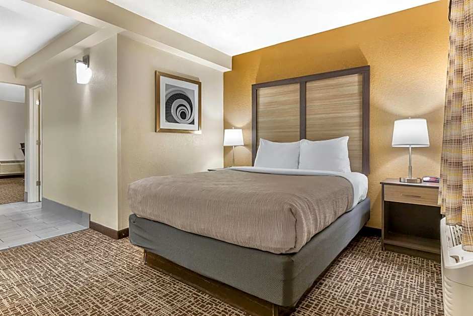 Quality Inn & Suites Spring Lake - Fayetteville near Fort Bragg