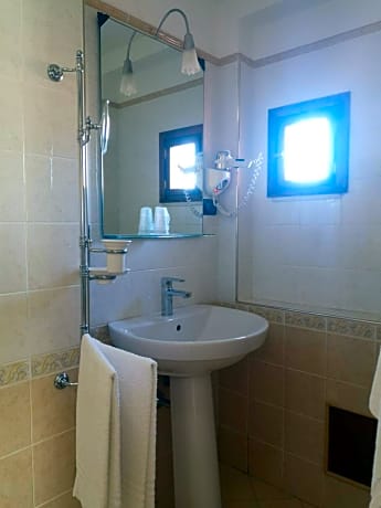 Triple Room with Private Bathroom