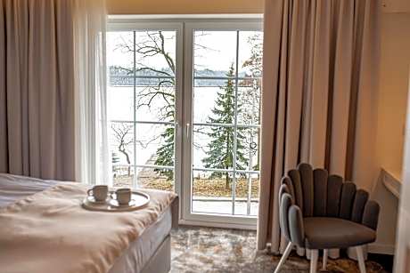 Apartment with Lake View