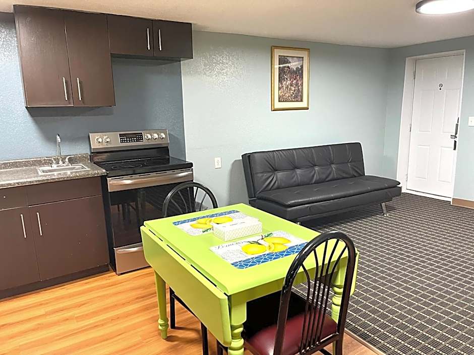 Annie Oakley Motel Oakley