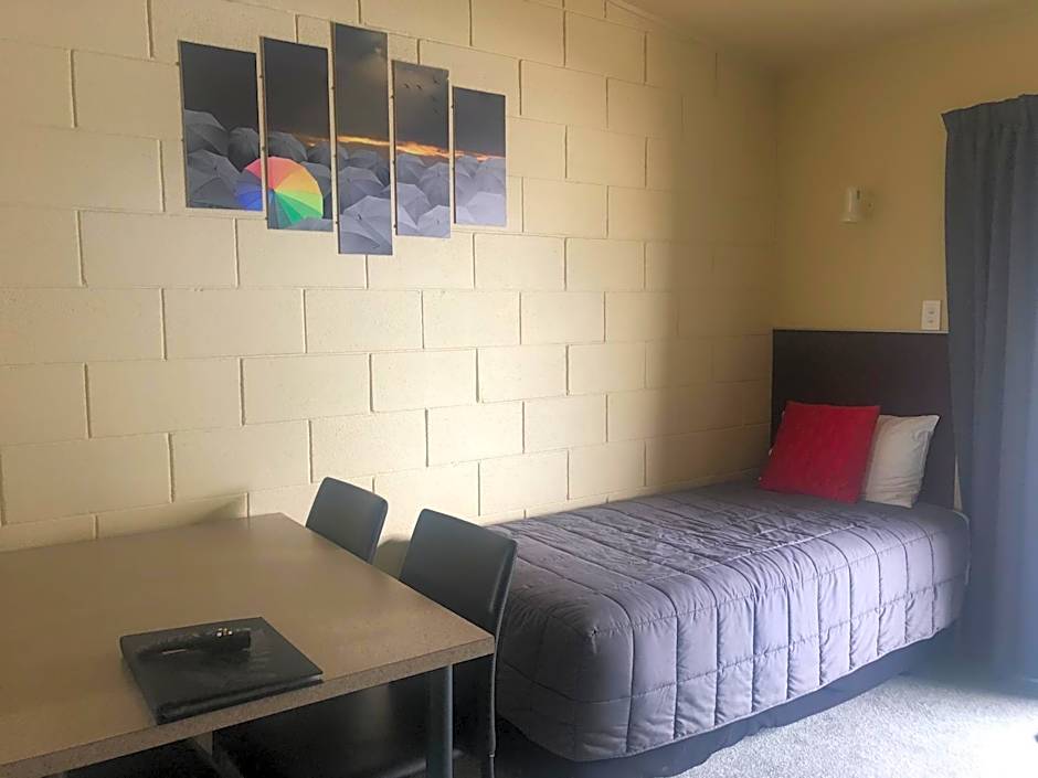 Thornton Lodge Motel