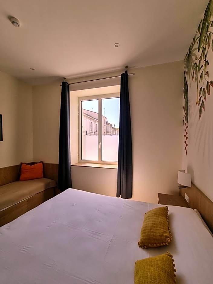 Bloom Hostel Bar & Garden