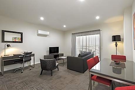 1 Bedroom Accessible Roll In Shower Non-Smoking