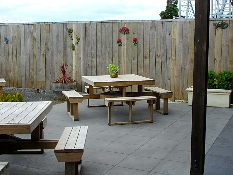 Horse and Jockey Inn