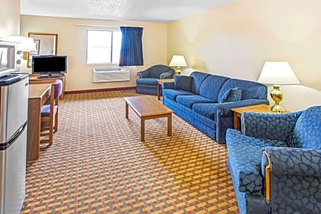 1 King Bed Suite Non-Smoking