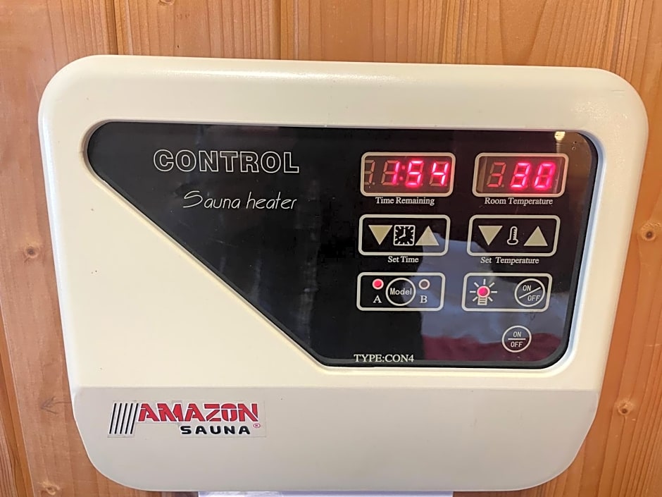 Chalet Superking bed Free Sauna jacuzzi