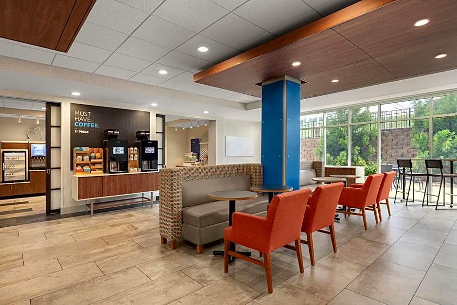 Holiday Inn Express and Suites Staunton By IHG