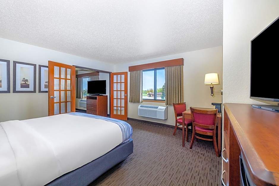 AmericInn by Wyndham Dickinson