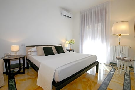 Starhost - GOLDEN SUITE