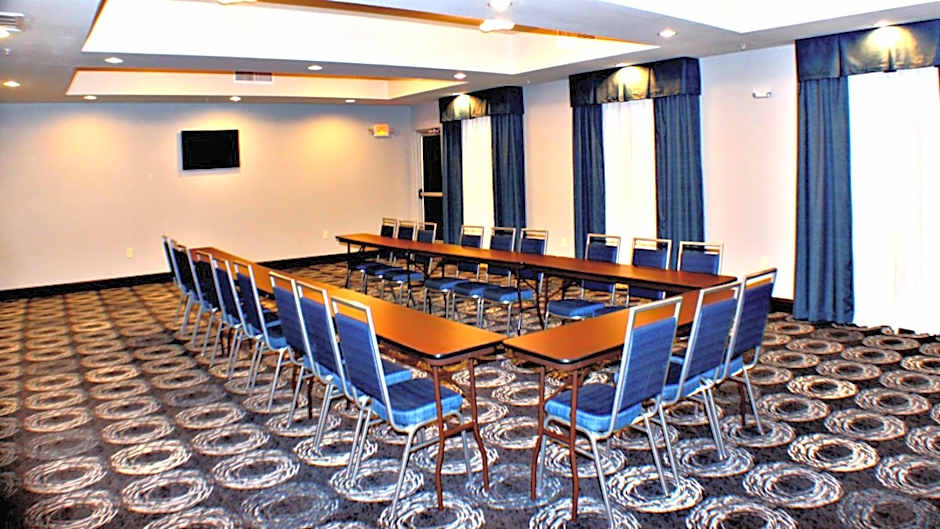 Holiday Inn Express & Suites Bonham By IHG