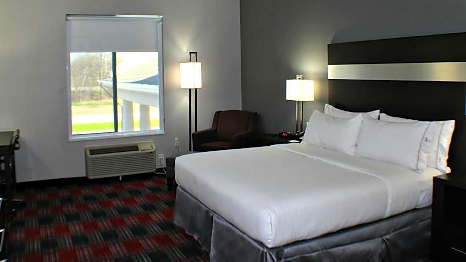 Holiday Inn Express & Suites Bonham By IHG