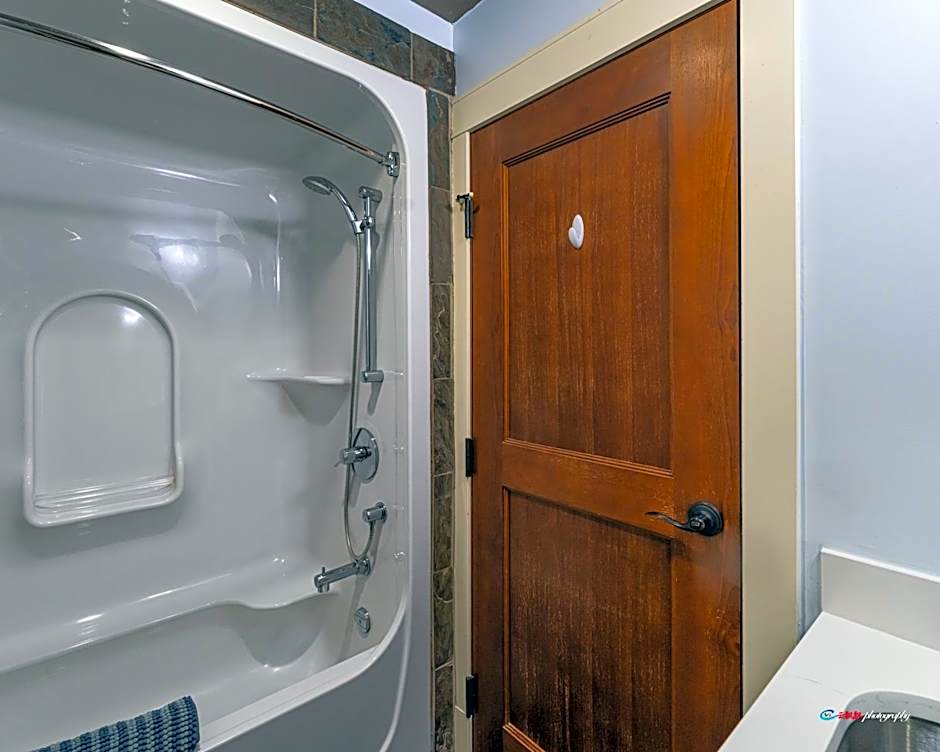 Solara Suite with Indoor Pool / Hot tub / Parking