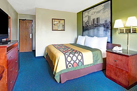 Queen Room - Mobility Access/Non-Smoking