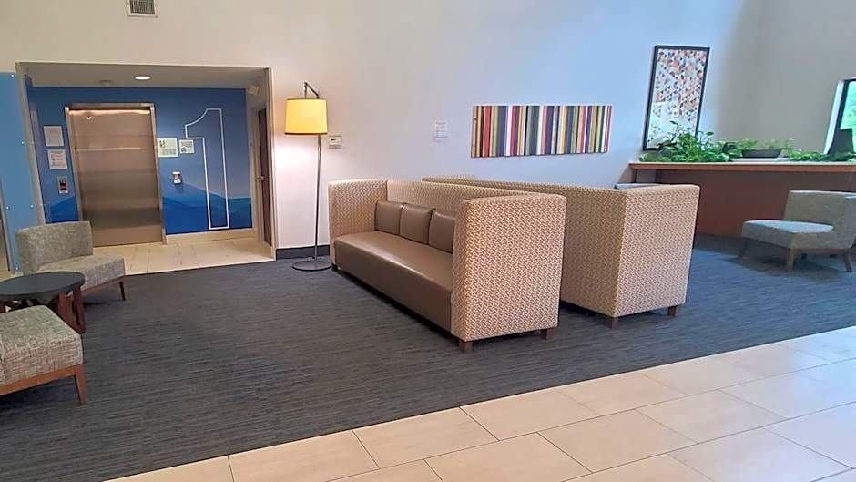 Holiday Inn Express Lordstown Newton Falls Warren By IHG
