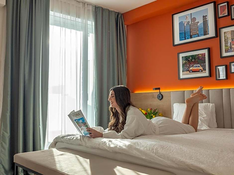 Ascona Lodge, Pool & Garden Retreat