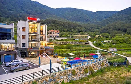 Geoje Harakeke Pension