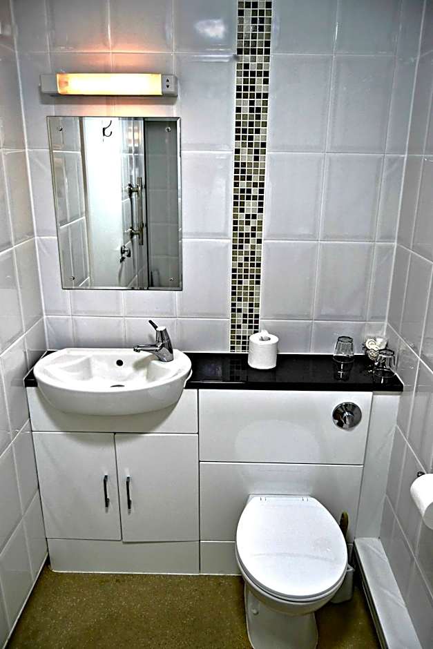 Lion Hotel & Studio Apartments