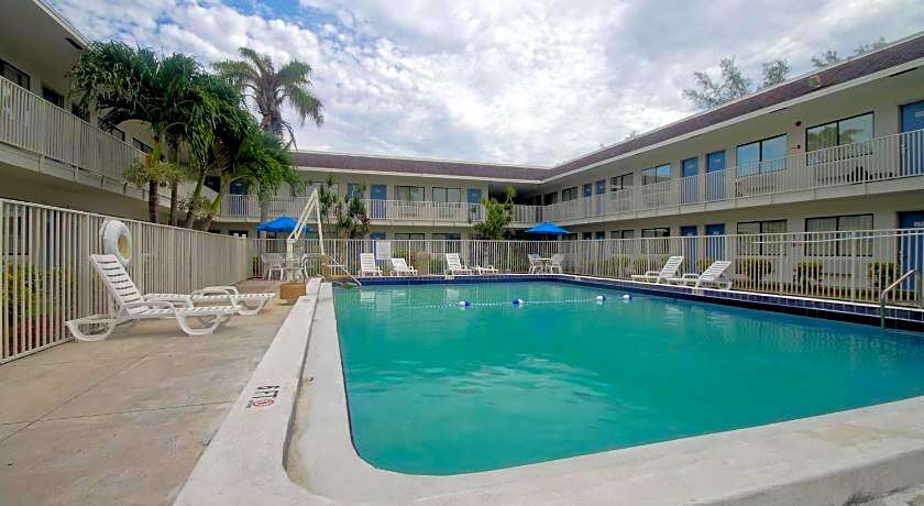 Motel 6 Dania Beach, FL