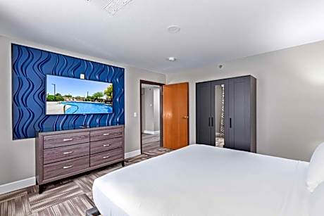 Suite with Two Queen Beds - Non-Smoking